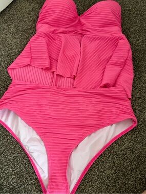 Textured Strapless One-Piece Swimsuit - Hot Pink